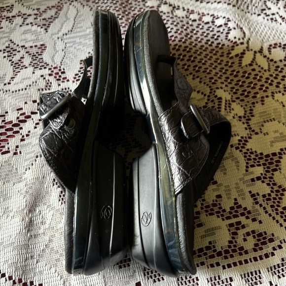 Women’s Aravon Sandals - Picture 6 of 7